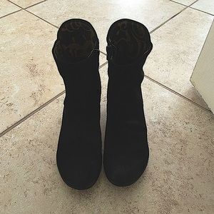 Fly London blk suede ankle boots